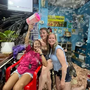 Hostel Rehab, Phi Phi Don