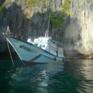 Maya Bay Sleepaboard Phi Phi Islands