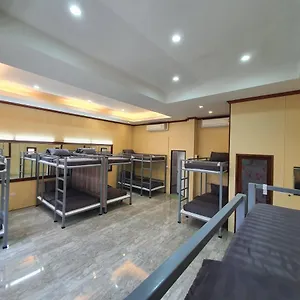  Hostel We Khaolak Thailand