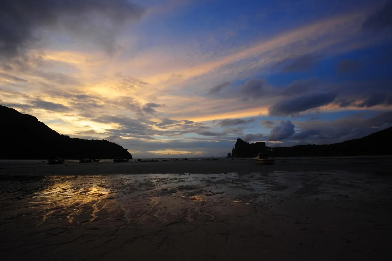 Twin Palms Hostel Phi Phi