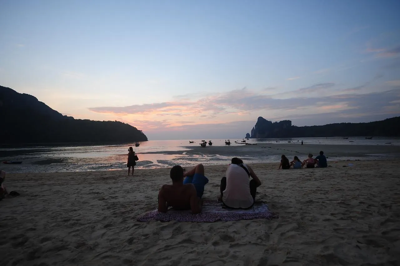Twin Palms Hostel Phi Phi