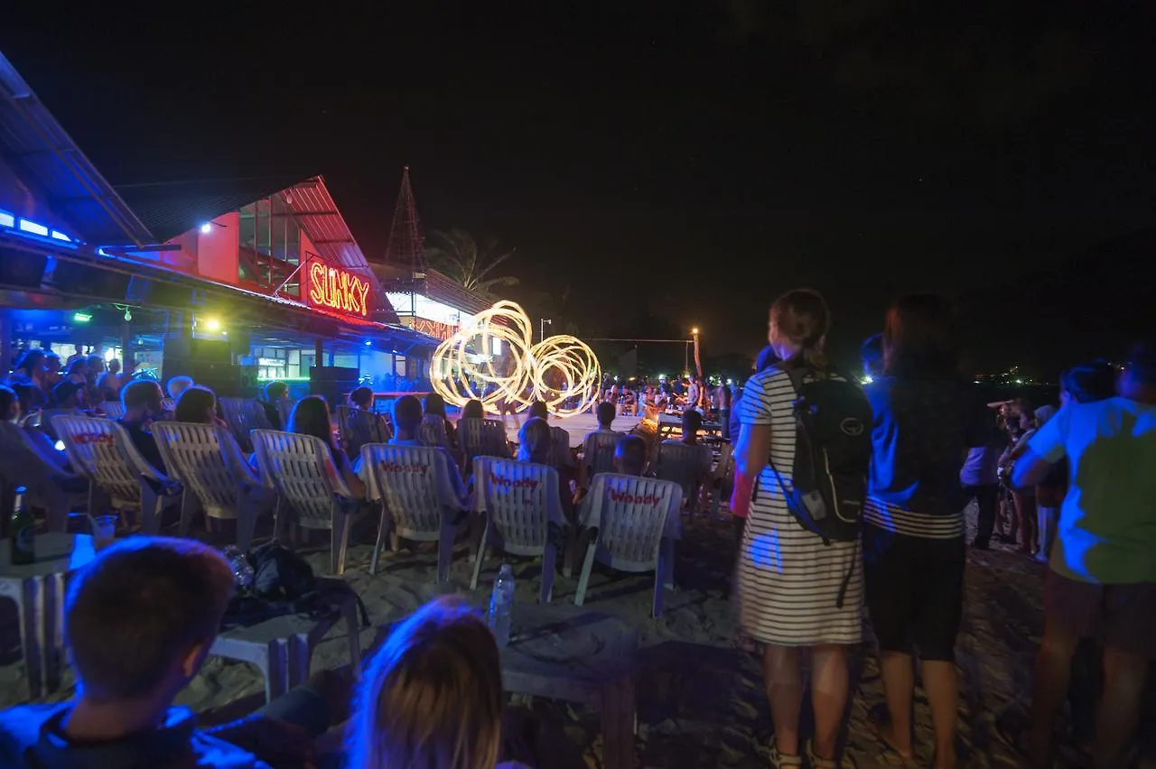 Twin Palms Hostel Phi Phi