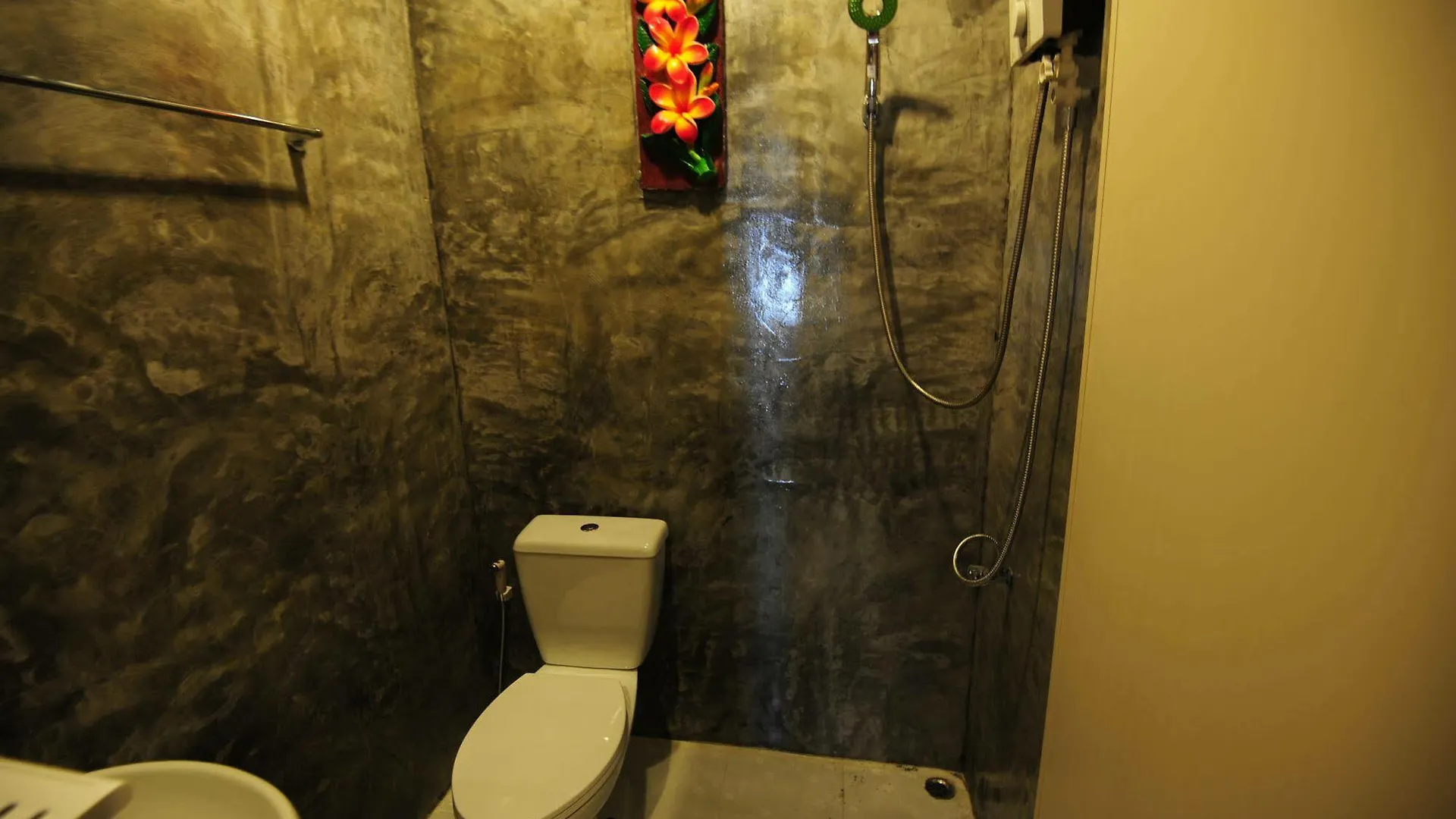 Twin Palms Hostel Phi Phi